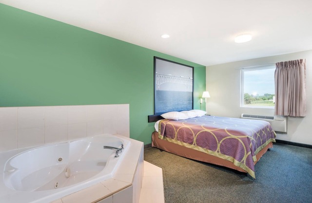 Super 8 by Wyndham Hagerstown/Halfway Area