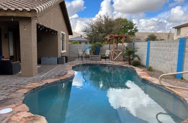 ☀️Super Bowl Ready!☀️ private home, short walk to stadium.
