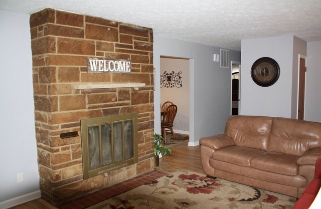 Super Comfortable Home in the Heart of Speedway!