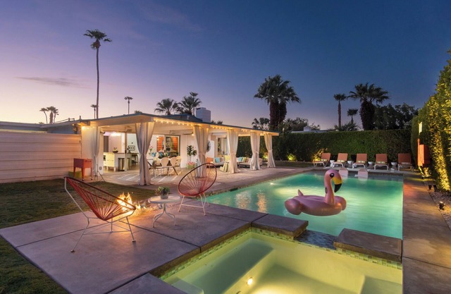 Super Cool Mid-Century withYard/Cabana,Salt Water Pool, Outdoor Kitchen.Spa