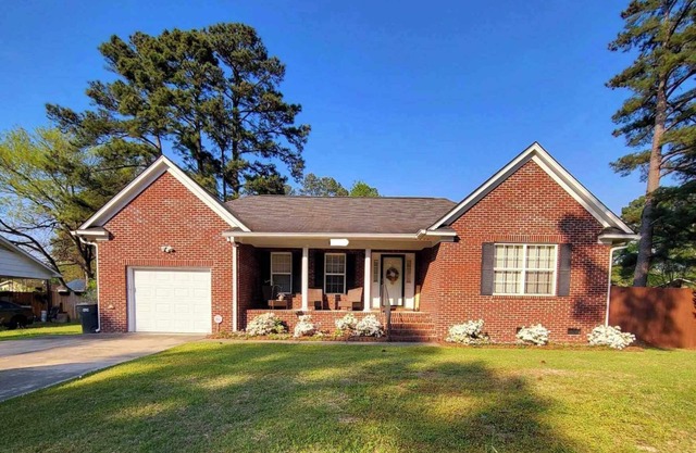 🌟Super Cute & Comfy Charmer; Baby-Friendly; 7 miles to Ft Bragg🌟