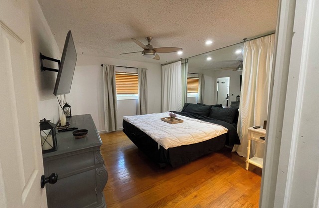 Superb 2bed, 2bath cottage with AC and pool in Palm Harbor