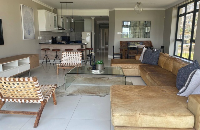 Superb beachside 3-bedroom apartment with WiFi in Durban