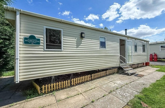 Superb caravan with free WiFi at Southview Park ref 33033E