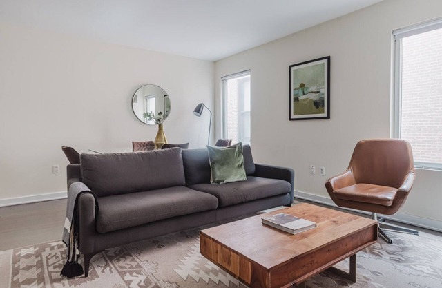 Superb Downtown 2BR, Elevator & A/C, by Blueground