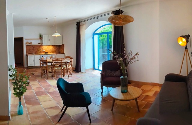 Superb home. Spa and river. Baronnies
