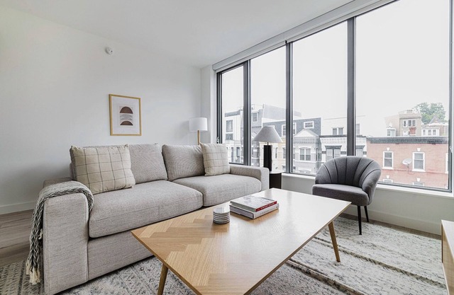 Superb NoMa 1BR w/Pool, Gym, EV Charging & Rooftop