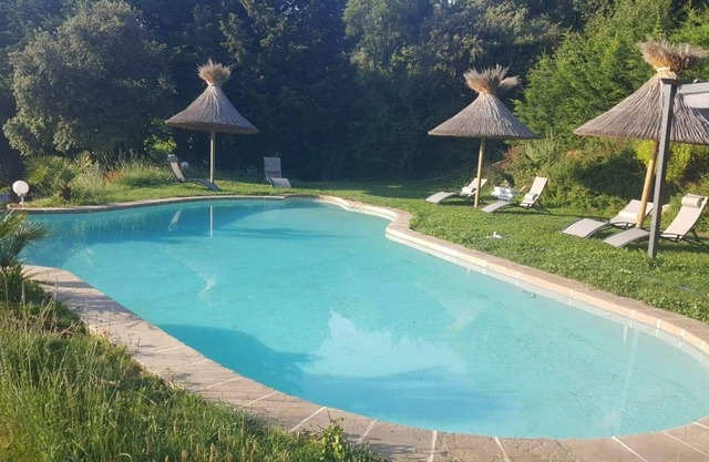 Superb Provencal farmhouse on the hillside