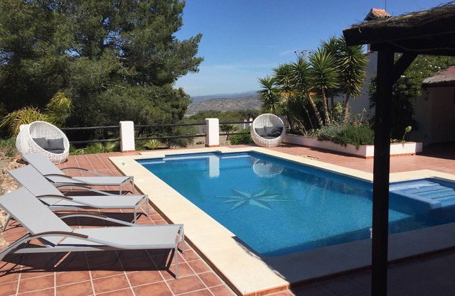 Superb, quiet property with private swimming pool (no neighbors) + various games