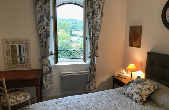 Superb T3 with view in Provence - comfort - "House of the Arcades" 3 Rooms - N + 1