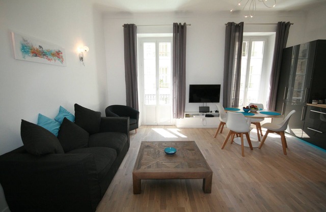 Superbly Appointed 2nd floor Apartment in the Heart of the Carre D'Or