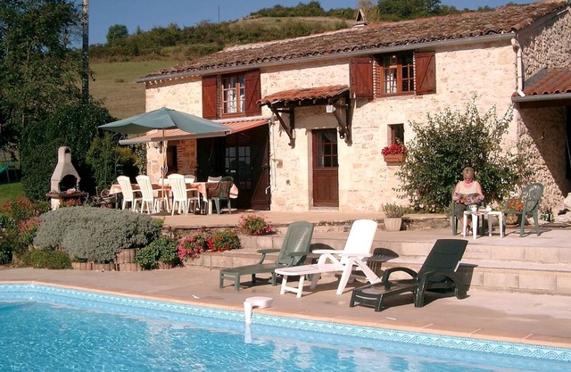Superbly Renovated Stone Farmhouse in 2¼ Acres with Private Pool, Free Wifi