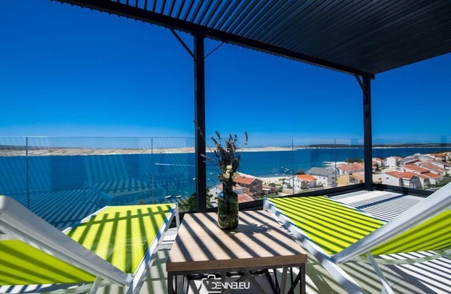 Superior 4* Suite with Private Jacuzzi & Sea View