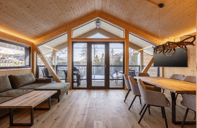 Superior Chalet # 7 with Sauna & Hot Tub
