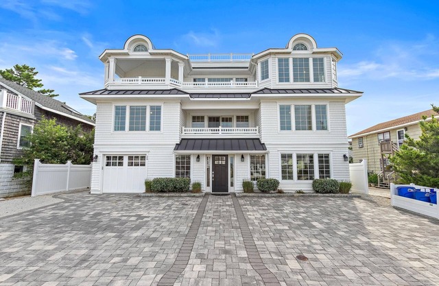 SURF CITY BEACH BLOCK DREAM VACATION OR PERFECT FOR SMALL WEDDINGS!
