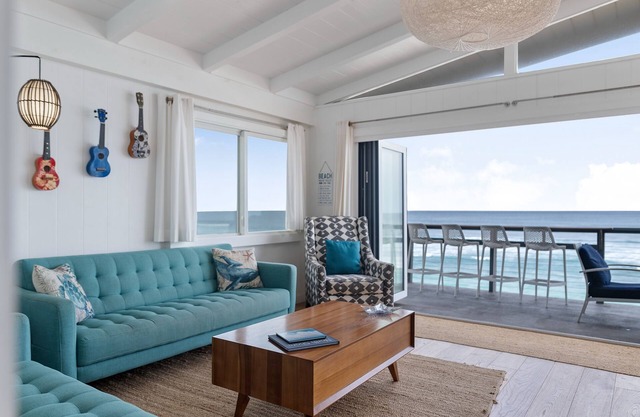 Surfer's Paradise: Two Floors Ocean View Home, Walking Distance to Sunset Beach