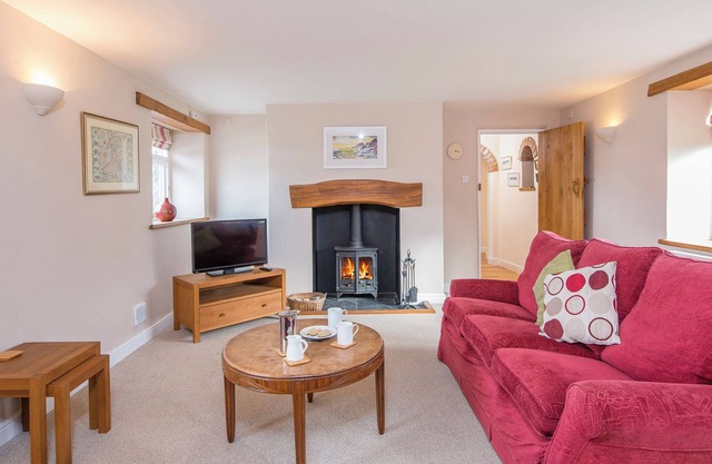 Swallows Rest, Holiday Home Croesgoch, Sleeps 6, 3 bedrooms, bathrooms