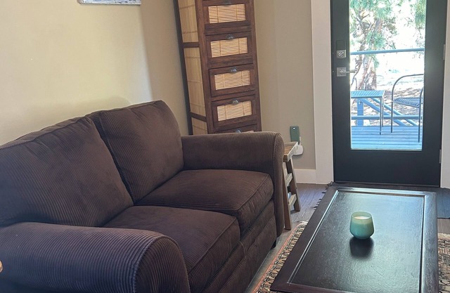 sweet apartment in trees pet friendly