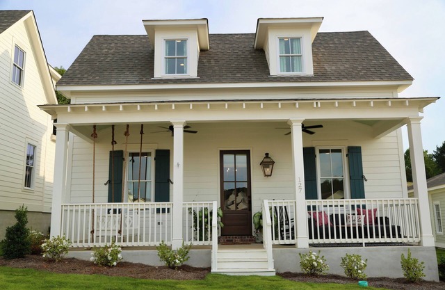 Sweet Baby Magnolia at The Lamar.Charming Cottage By the Square near Campus!