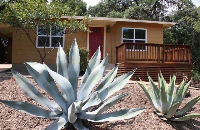 Sweet & comfortable 2/1 Bouldin home.Walk to food trailers,Zilker/Barton Springs