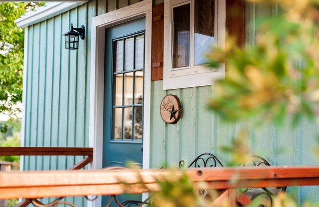 SWEET HILL COUNTRY CABIN in the PERFECT location; Sleeps 4-5