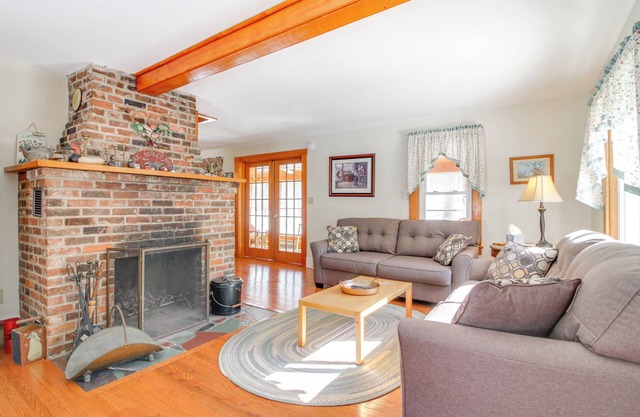 Swim, Ski & Sip: Lakefront Retreat in Plymouth