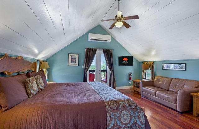 Swing On Inn- Morning Glory Suite