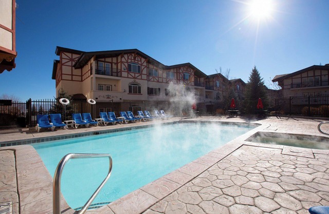 Swiss-charmed Mountain Retreat NEW Listing 4BD 3.5B Up to 14 Guests