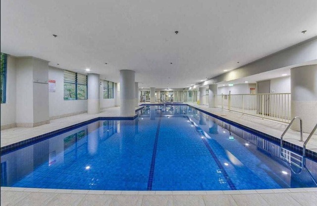 Sydney City Extra Large Security Furnished Master bedroom +a Sunroom Apartment