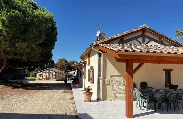 Sympathique Gite Situé sur une Ancienne Exploitation Agricole Belle Terrasse,