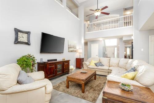 Symphony Home near Fort Worth Stockyard, Globe Life, AT&T by HomeStayPros