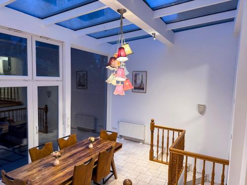 T&K Apartments - Komfortables Haus - 8 Zimmer - 6min zur MESSE