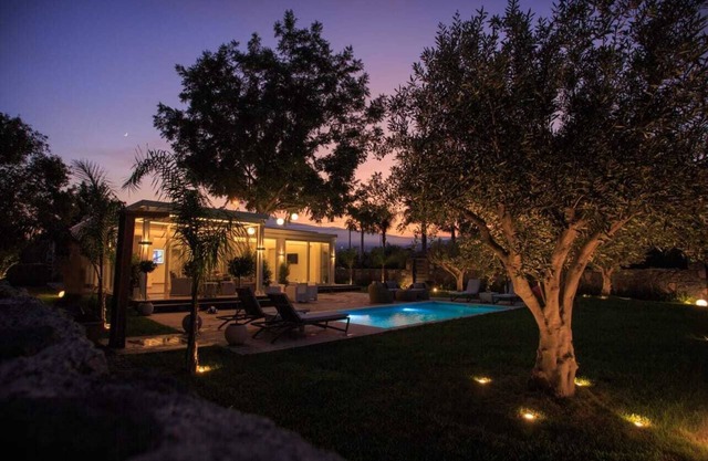 T Villa holiday & event