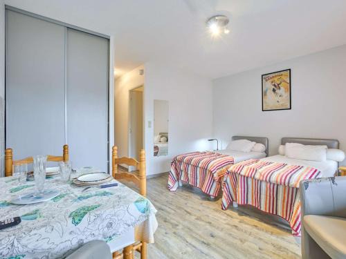 T1 bis avec WiFi, terrasse, proche Thermes - FR-1-841-59