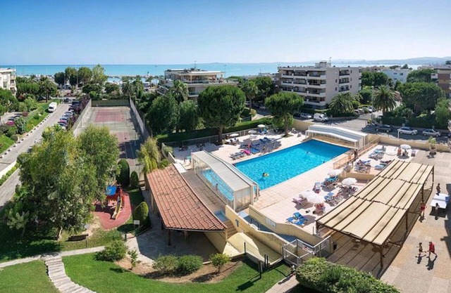 T2 4th floor SOUTH WEST air conditioning swimming pool secure garage