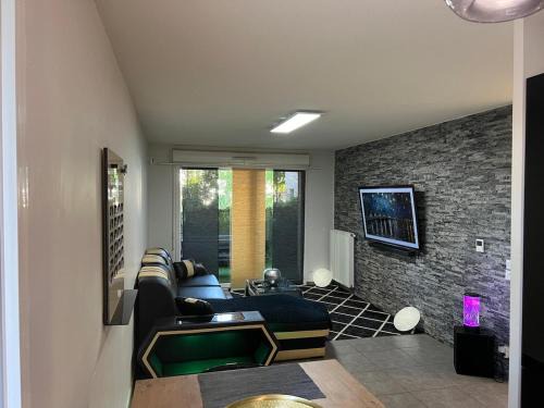 T2 cosy et rénové avec terrasse - proche de Lyon
