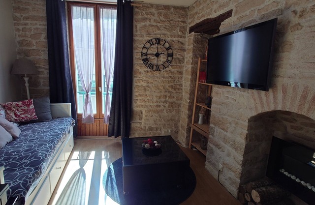 T2 Cosy & Renovated 2 min from the Station - Pierres Apparentes & Tout Confort