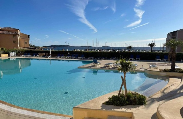 T3 - 3* vue mer, ascenseur, 6 pers 2 ch, 2 sdb, Wifi, parking, clim, piscine
