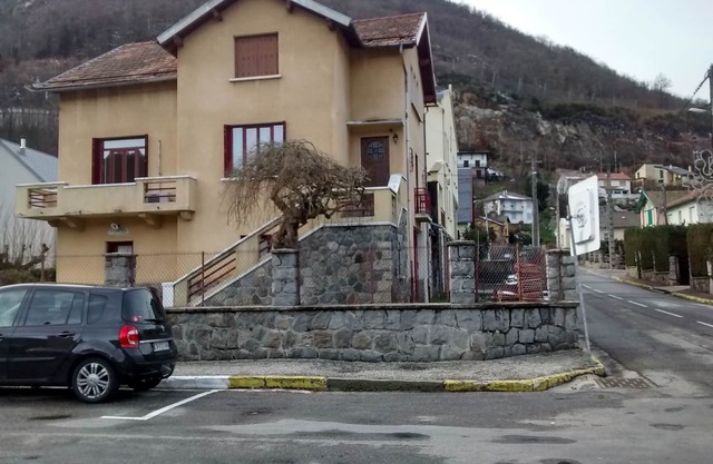T3 Ax center, garden, sleeps 6. 150m gondola