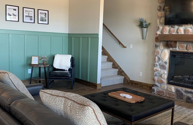 Table Rock Lake views & close Branson fun! Multi-family cabin w/2 living areas!