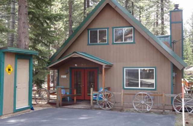 Tahoe Chalet with Hot Tub in Quiet Setting