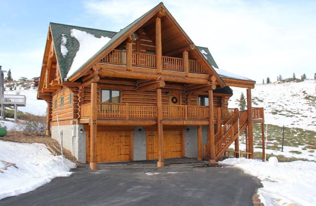 Tahoe Donner Custom Crafted Log Home Ski in Ski Out!