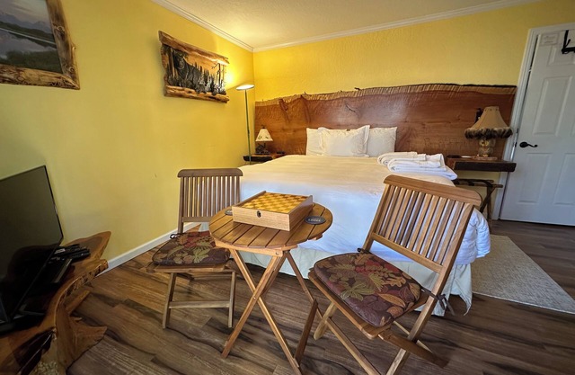TaHome: Cozy, Private 2BR Hotel-Style Suite Nestled in Nature next to Lake Tahoe