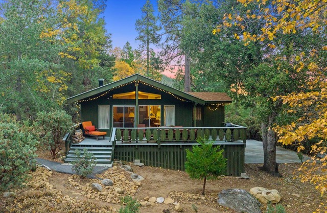 Tahquitz Chalet: Pet Friendly, Retro Chic Cabin with Lily Rock Views