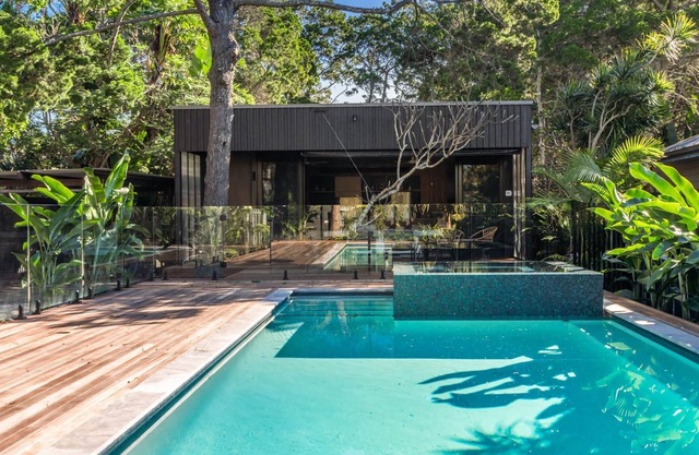Tallowood - luxury beach house with pool & studio