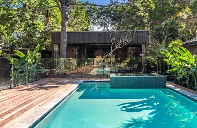 Tallowood - luxury beach house with pool & studio
