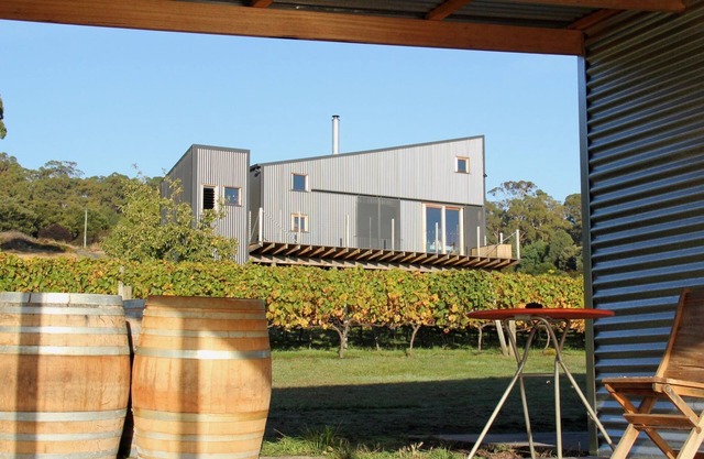 Tamar Valley Vineyard Retreat