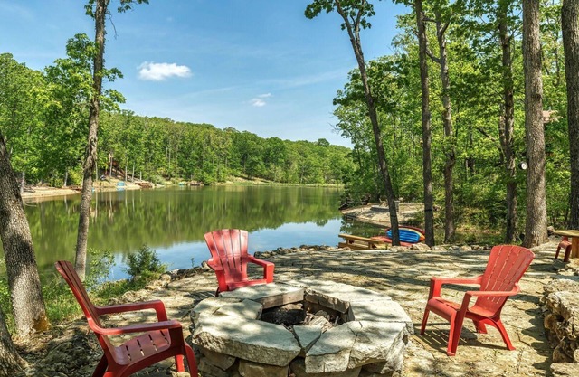 Tarnhouse Lakefront Cottage by StayLage