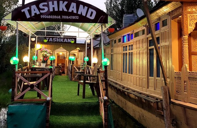 Tashkand Houseboat