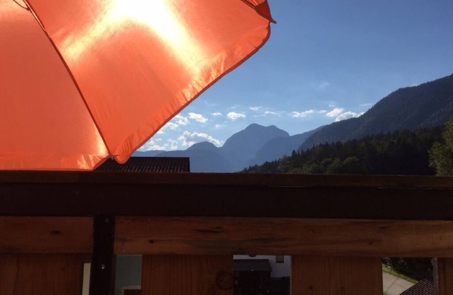 Tastefully furnished vacation apartment near Hallstatt with a great view.